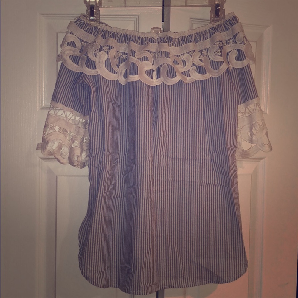 Blouse -shoulders